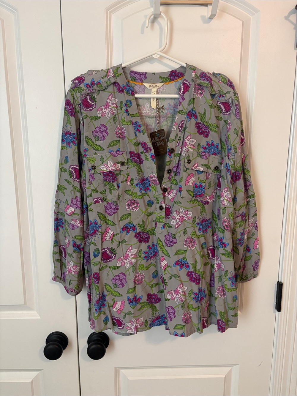 NWT Floral V-Neck Tunic Blouse - Gray with Purple & Blue Flowers
